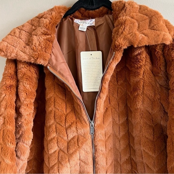 Band of the Free Women's Coco Brown Faux Fur Zip Up Jacket Medium NWT - Picture 7 of 9